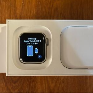 Apple Watch SE 2 with new white sport band